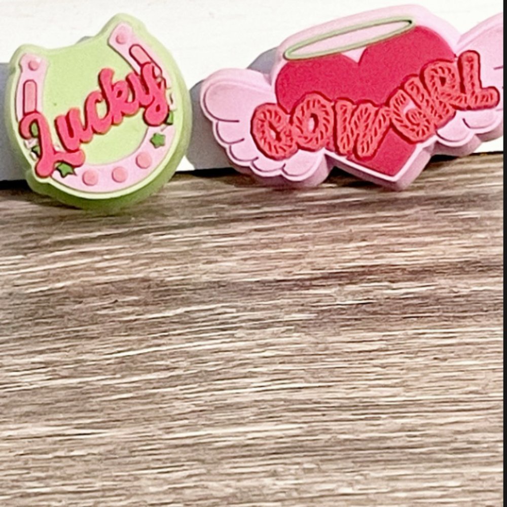 Croc gibbets/ corc charms